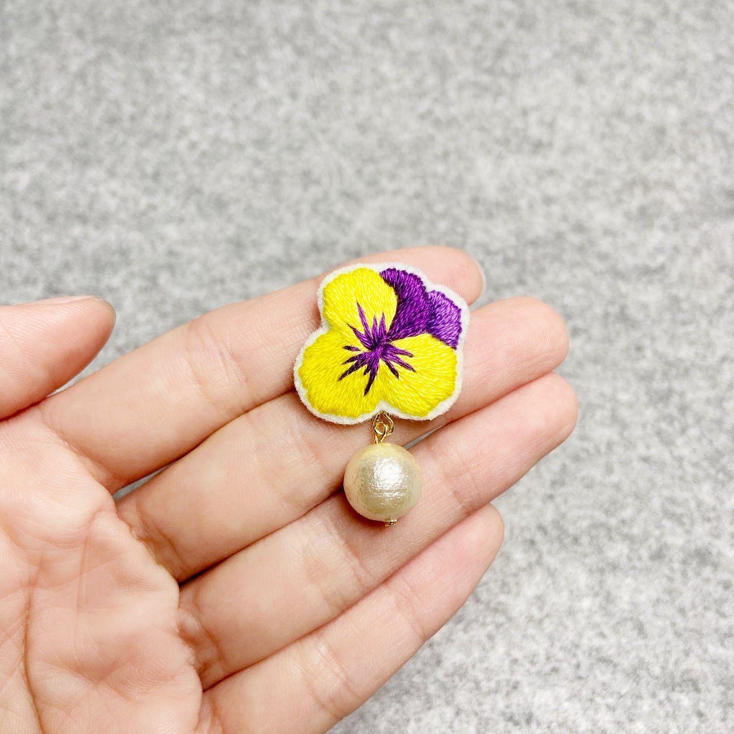 IE094_Thread Embroidered Earrings