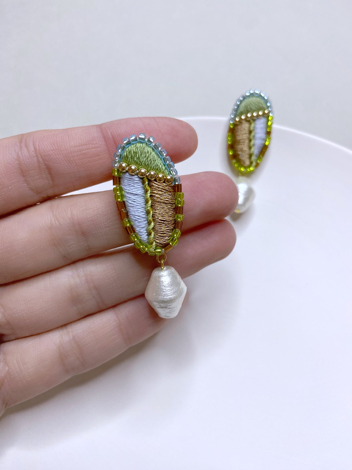 IE264_Thread & Bead Embroidered Earrings