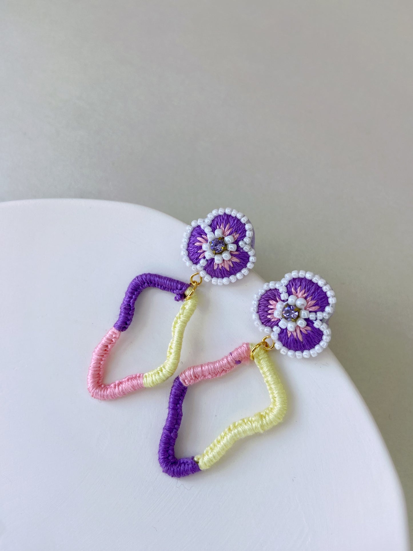 IE085_Thread & Bead Embroidered Earrings