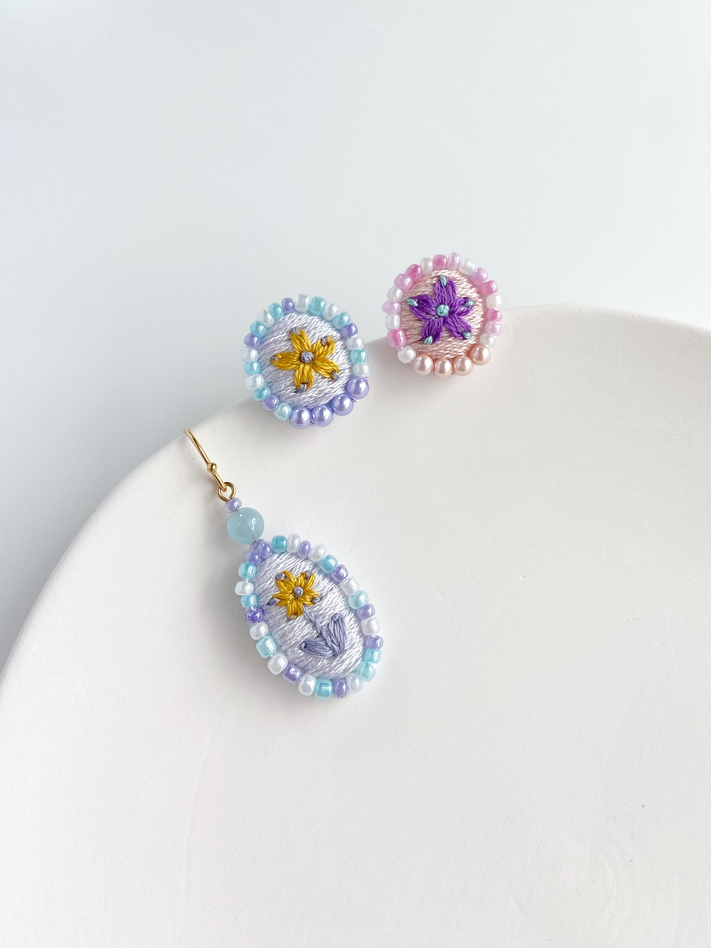 IE134_Thread & Bead Embroidered Earrings