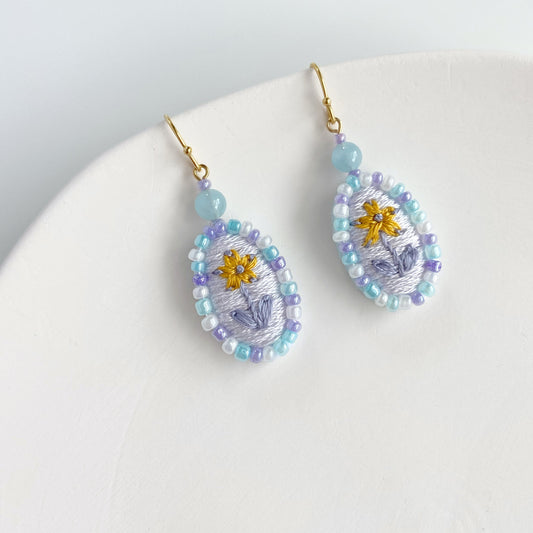 IE135_糸とビーズの刺繍イヤリング
