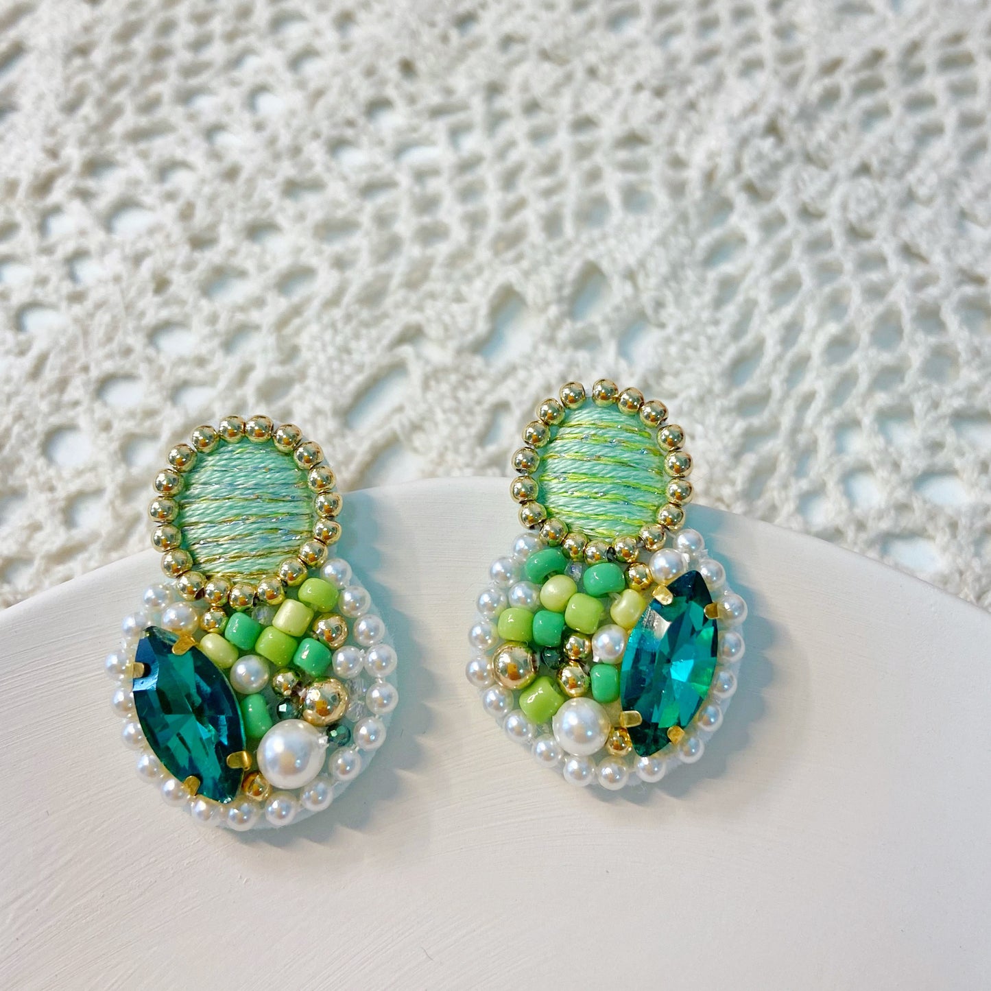 IE141_Thread & Bead Embroidered Earrings