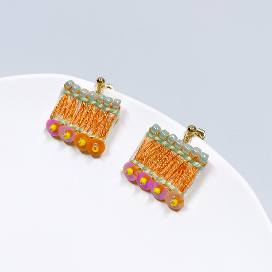 IE142_Thread & Bead Embroidered Earrings