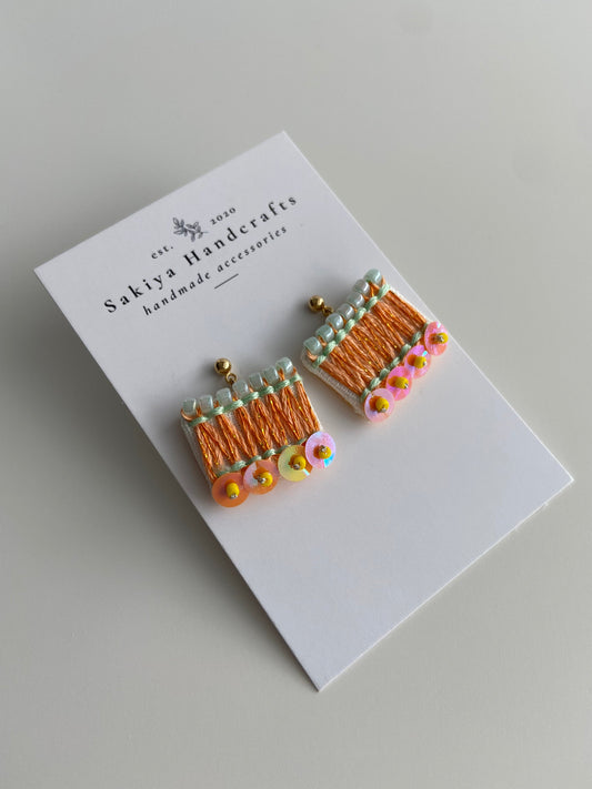 IE142_Thread & Bead Embroidered Earrings