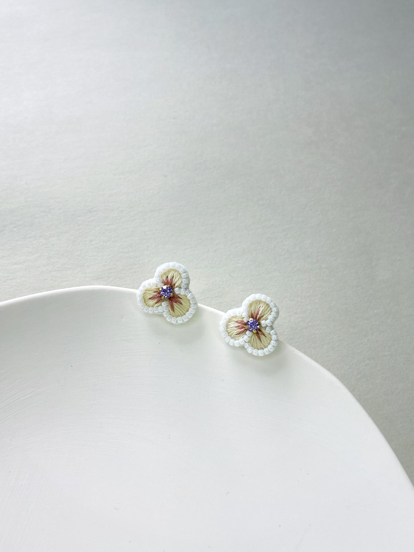 IE155_Thread & Bead Embroidered Earrings