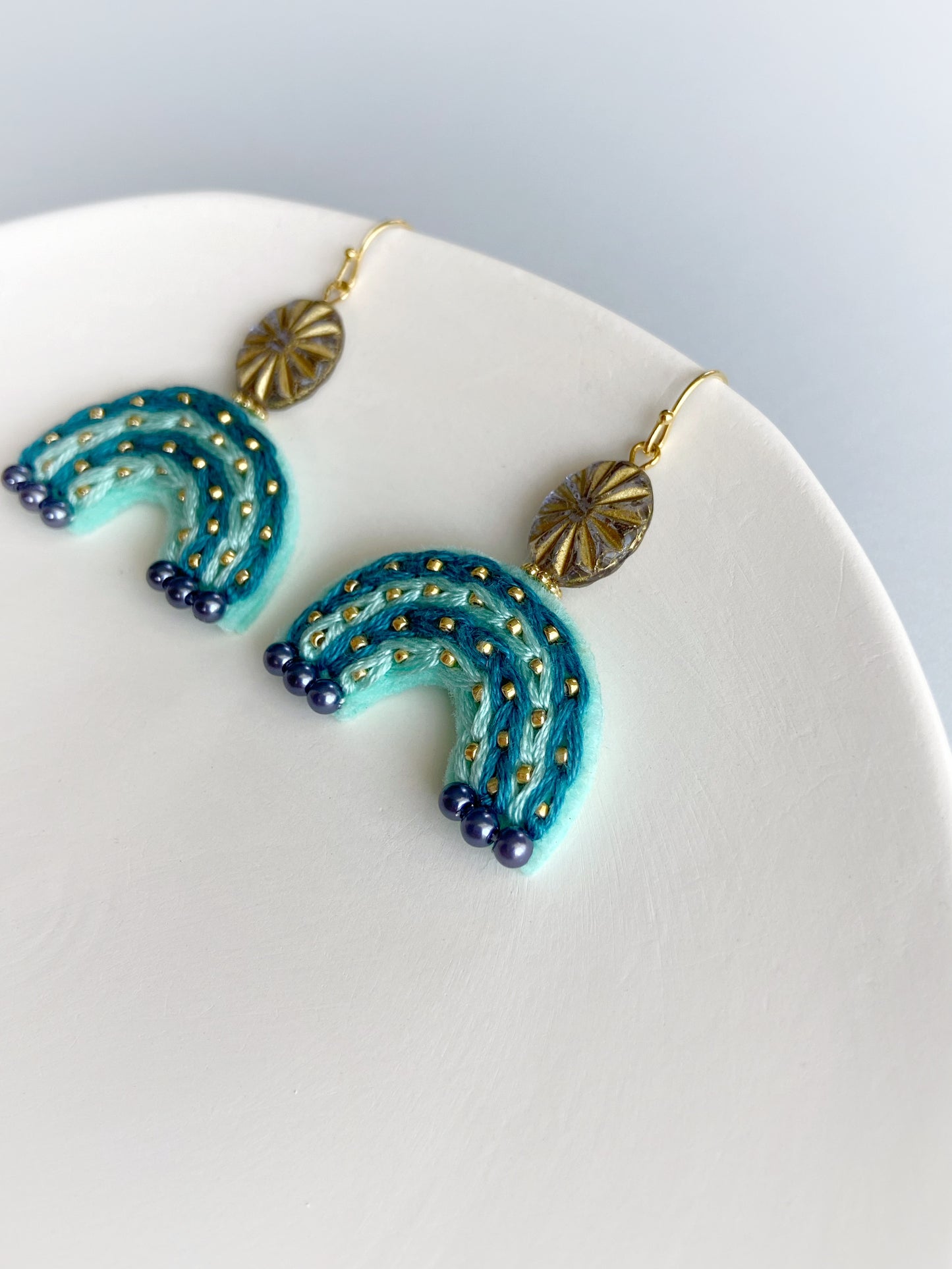 IE156_Thread & Bead Embroidered Earrings