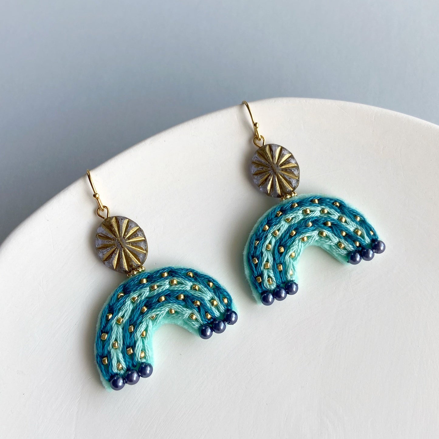 IE156_Thread & Bead Embroidered Earrings