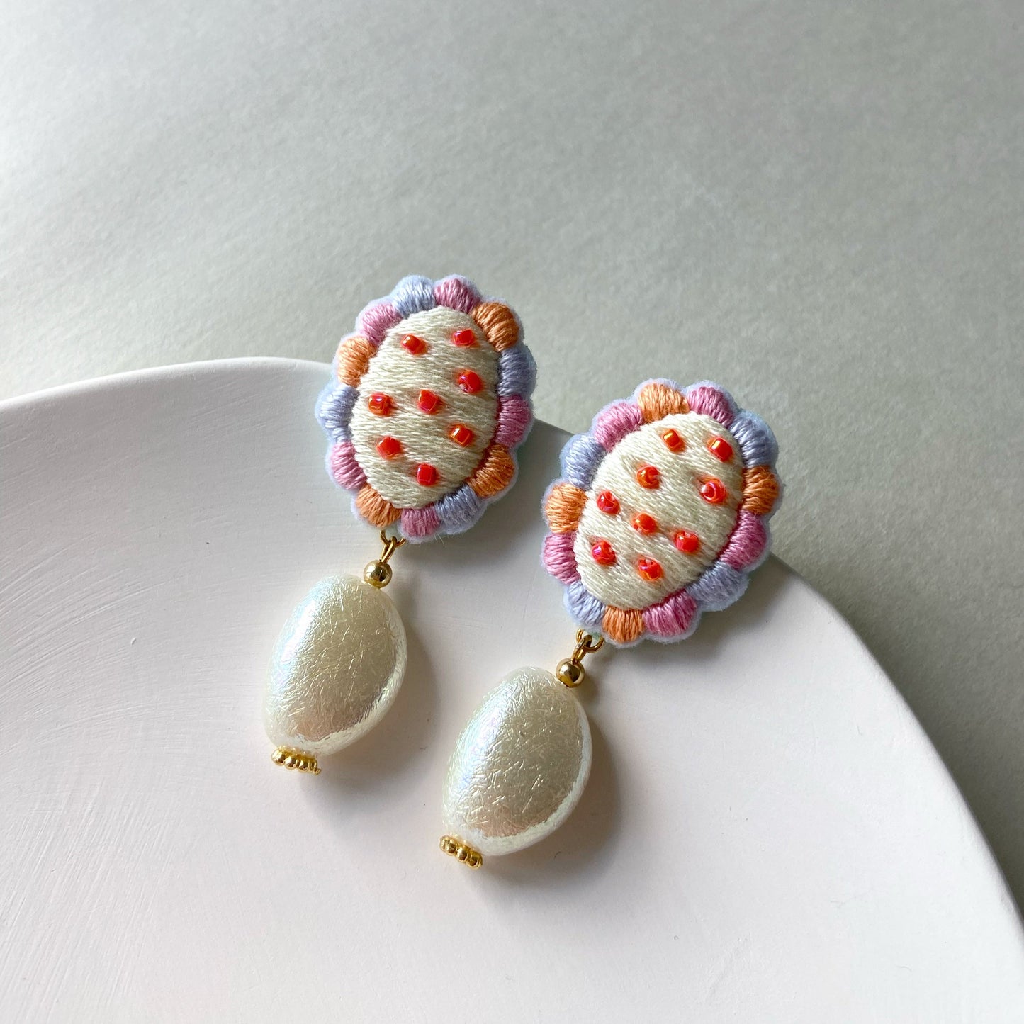 IE157_Thread & Bead Embroidered Earrings