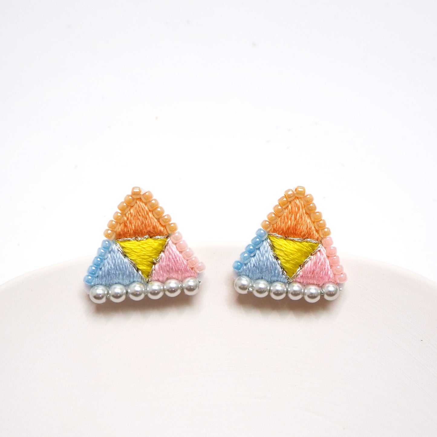 IE189_Thread & Bead Embroidered Earrings