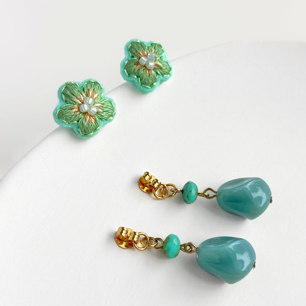 IE203_Thread & Bead Embroidered Earrings_2-ways