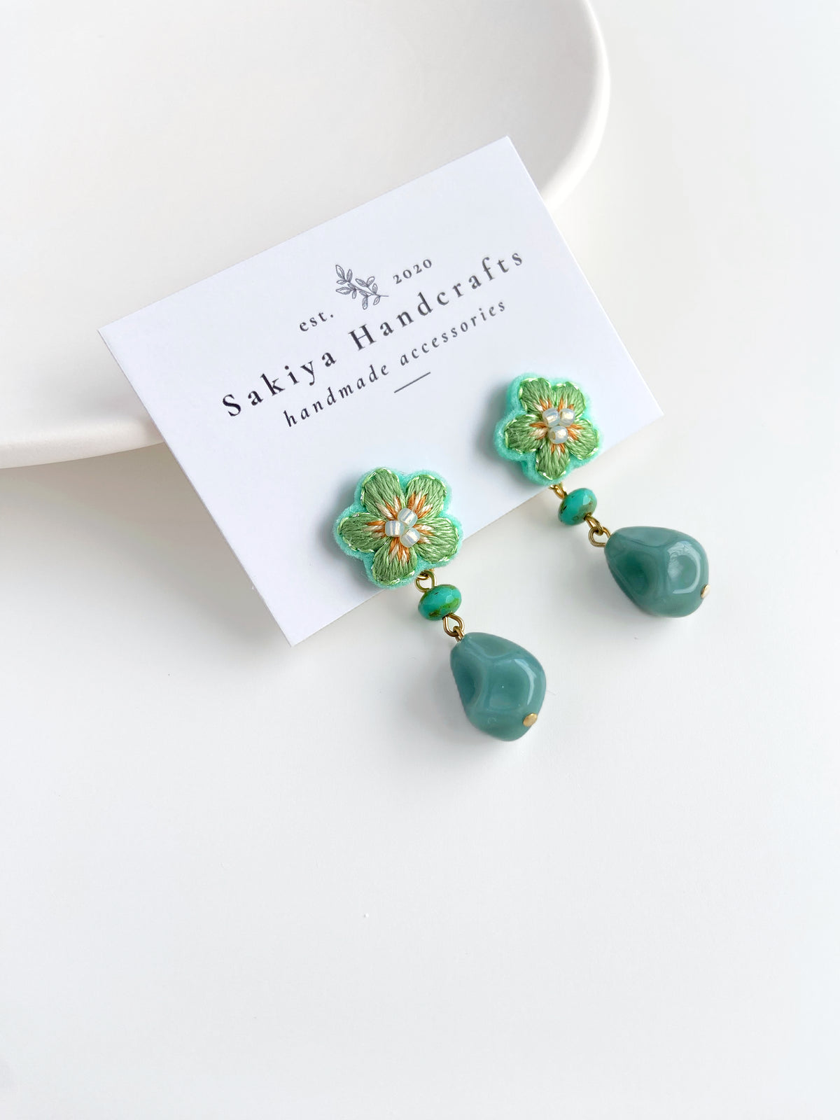 IE203_Thread & Bead Embroidered Earrings_2-ways