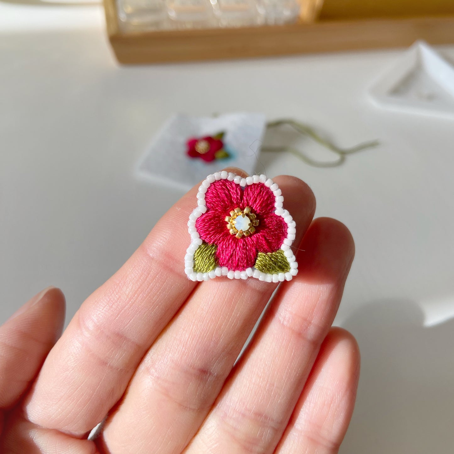 IE215_Thread & Bead Embroidered Earrings_Flower