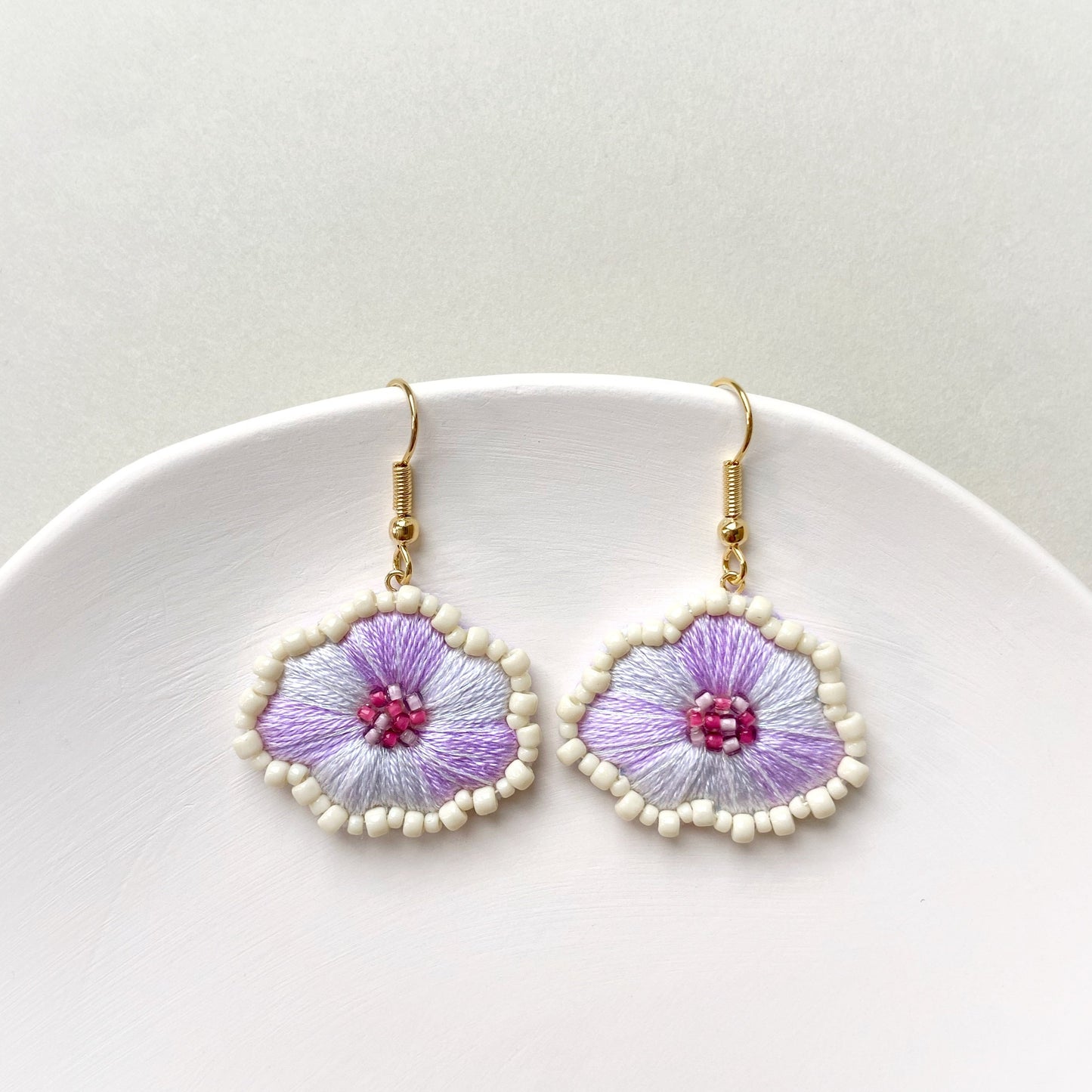 IE232_Thread & Bead Embroidered Earrings