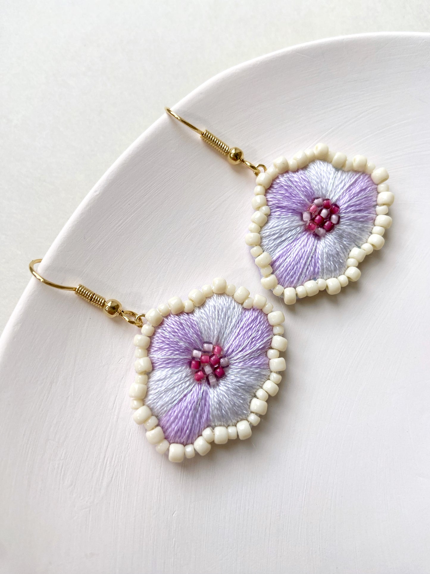 IE232_Thread & Bead Embroidered Earrings