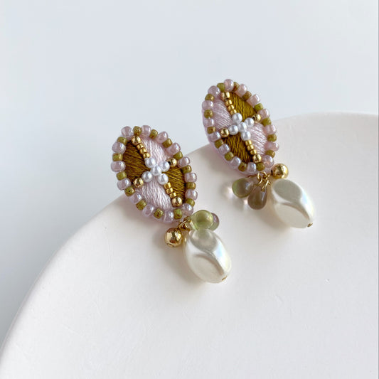 IE270_Thread & Bead Embroidered Earrings