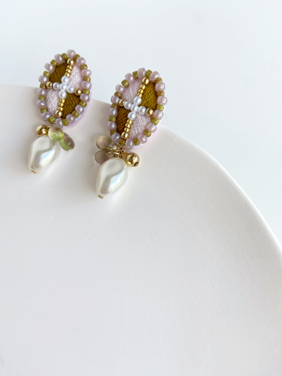 IE270_Thread & Bead Embroidered Earrings