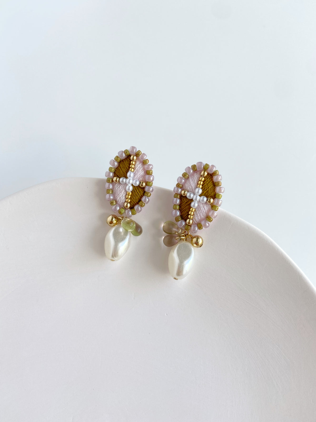 IE270_Thread & Bead Embroidered Earrings