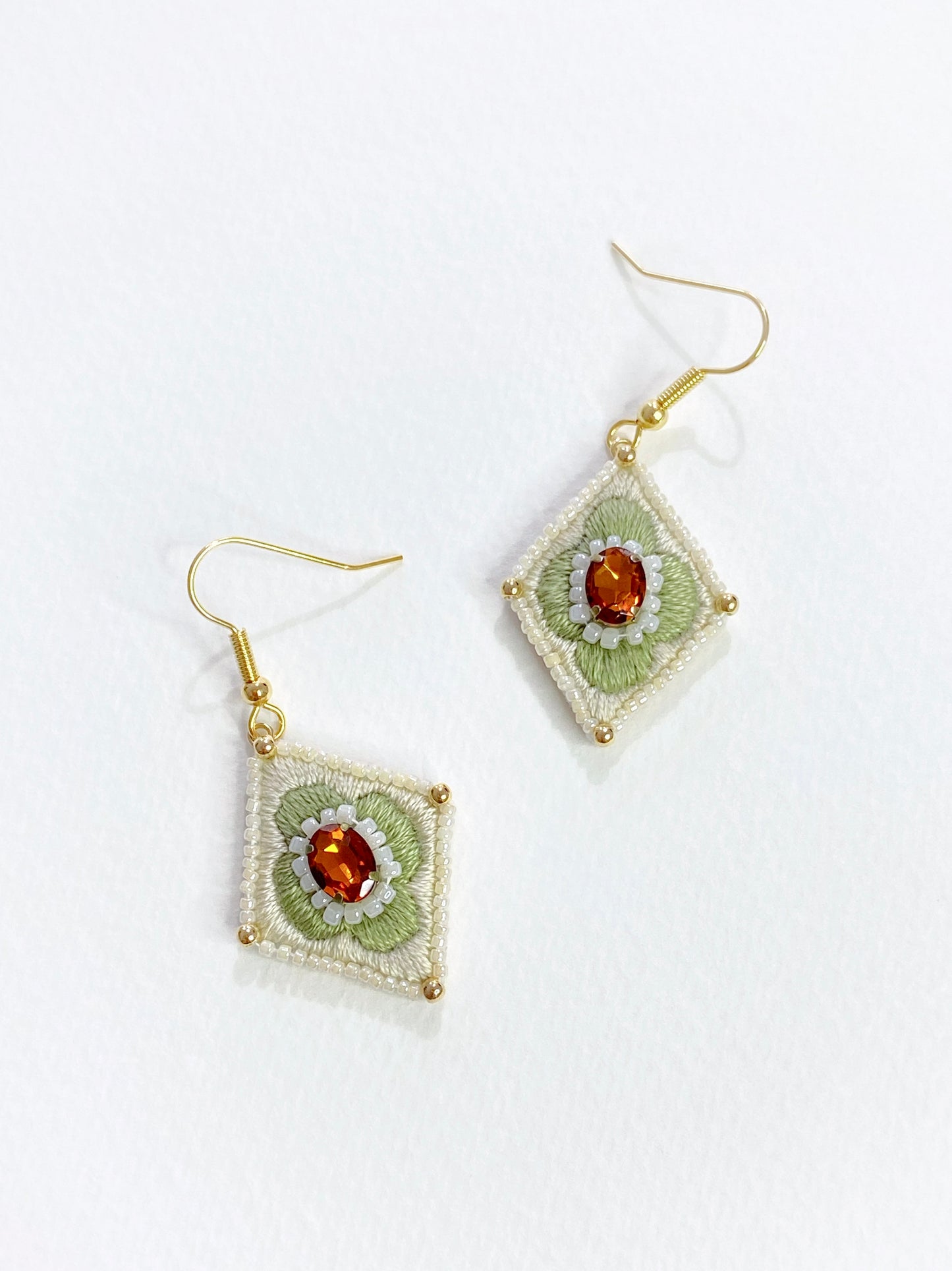 IE287_線珠刺繡耳環
