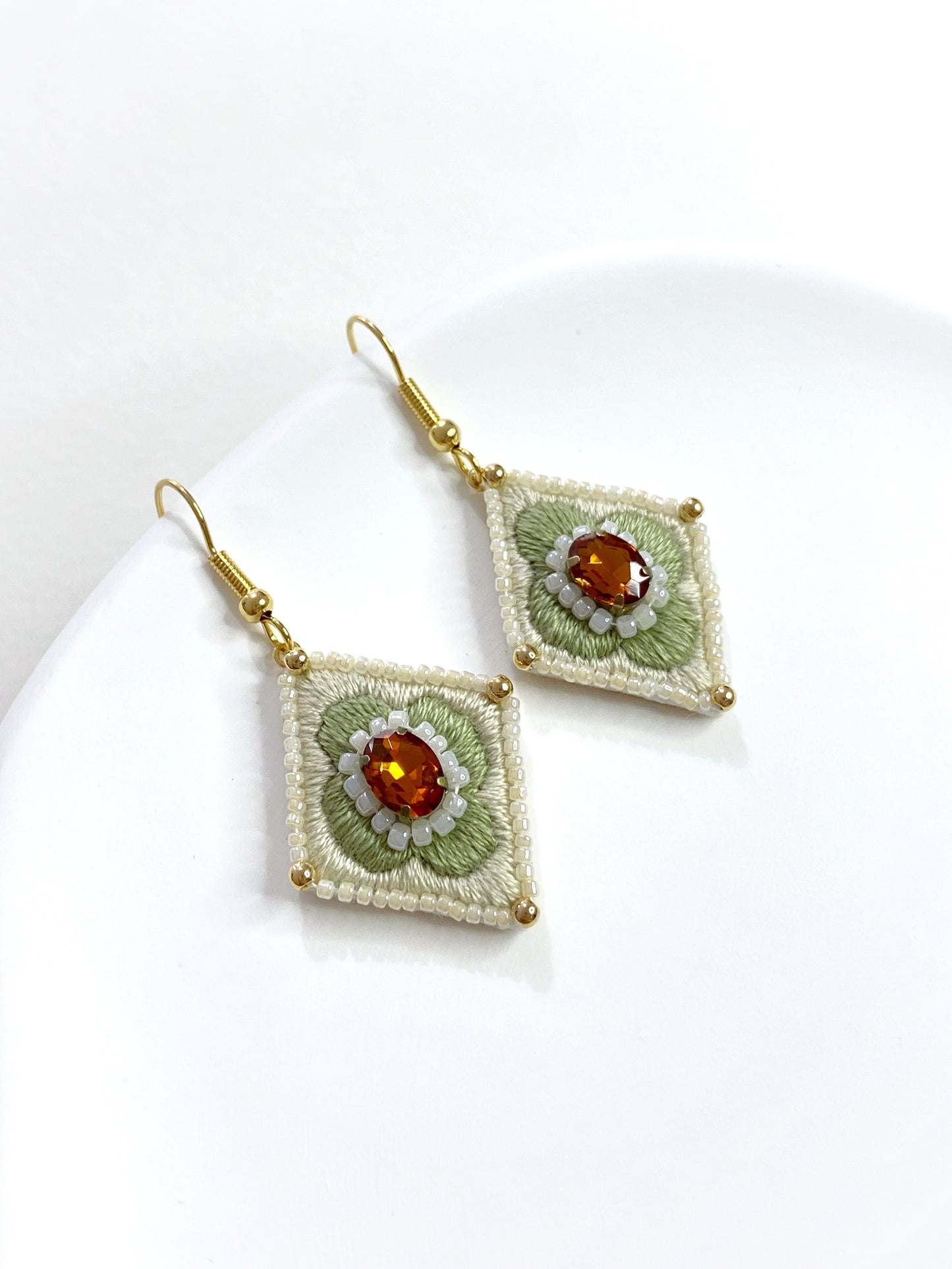 IE287_線珠刺繡耳環