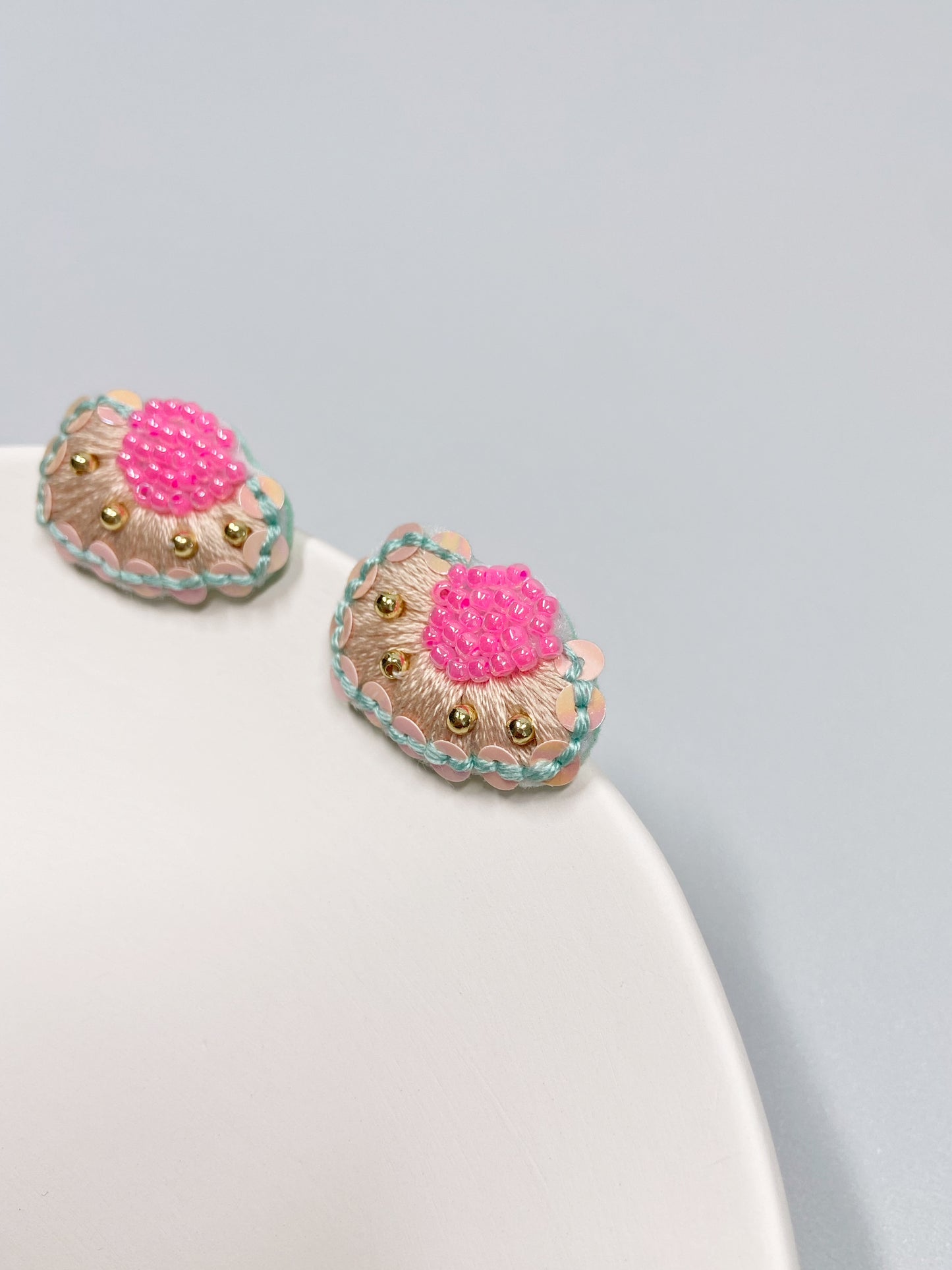 IE325_Thread & Bead Embroidered Earrings